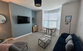 Marine View - Dog Friendly Apartment 500Ft From Beach
