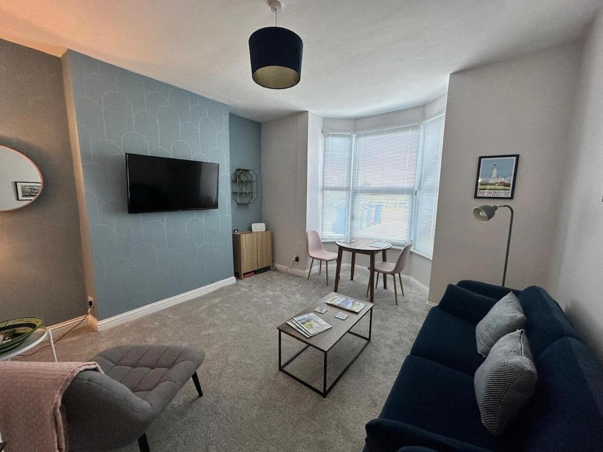 Marine View - Dog Friendly Apartment 500Ft From Beach Bridlington Exterior photo